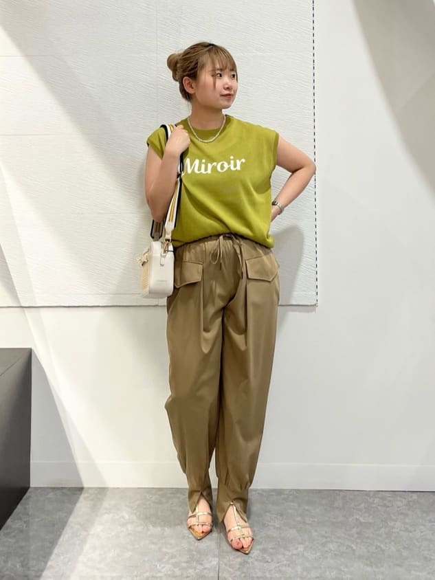 Vinの刺繍ロゴフレンチスリーブニットを使ったコーディネートを紹介します。｜Rakuten Fashion(楽天ファッション／旧楽天ブランドアベニュー)4163683