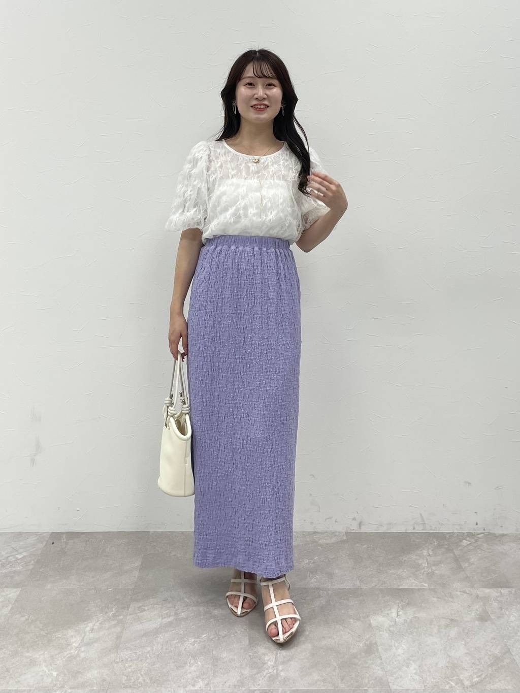 mysty womanの【豊富な7色展開/WEB限定カラーあり!】テクスチャーカットナロースカートを使ったコーディネートを紹介します。｜Rakuten Fashion(楽天ファッション／旧楽天ブランドアベニュー)4164311