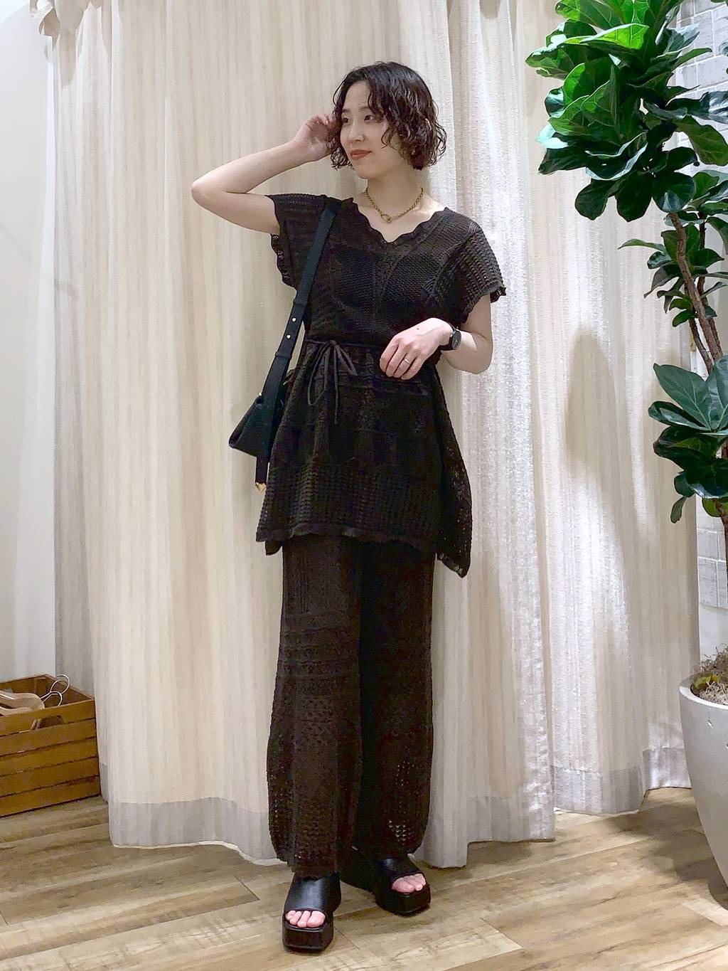 mysty womanの【堀未央奈さん着用アイテム】プラットフォームサンダルを使ったコーディネートを紹介します。｜Rakuten Fashion(楽天ファッション／旧楽天ブランドアベニュー)4164313