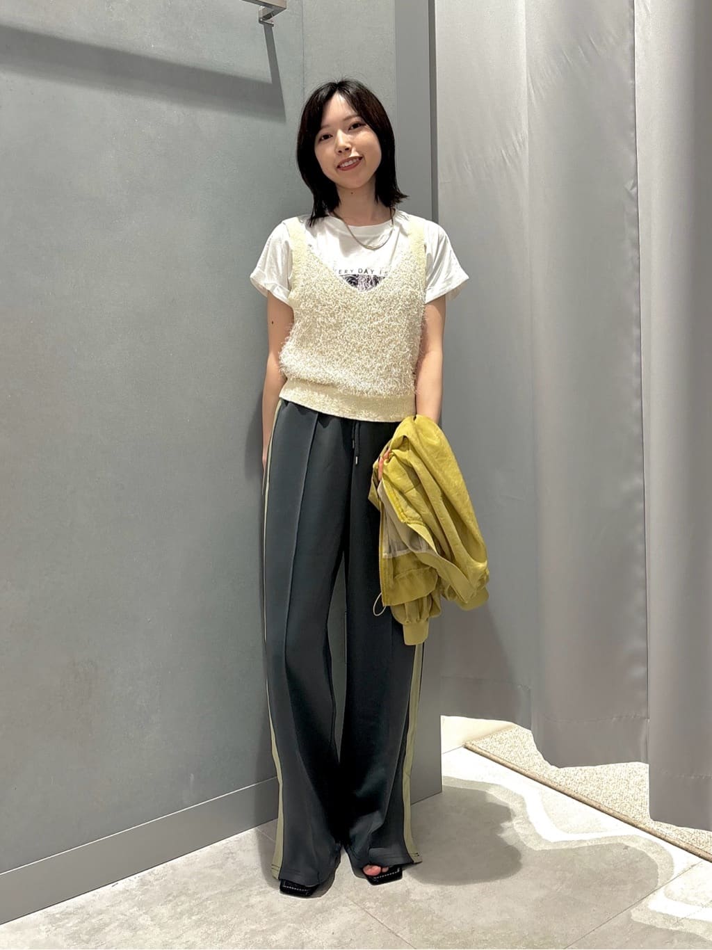 LASUDのボタニカルフォトプリントロゴTを使ったコーディネートを紹介します。｜Rakuten Fashion(楽天ファッション／旧楽天ブランドアベニュー)4172286