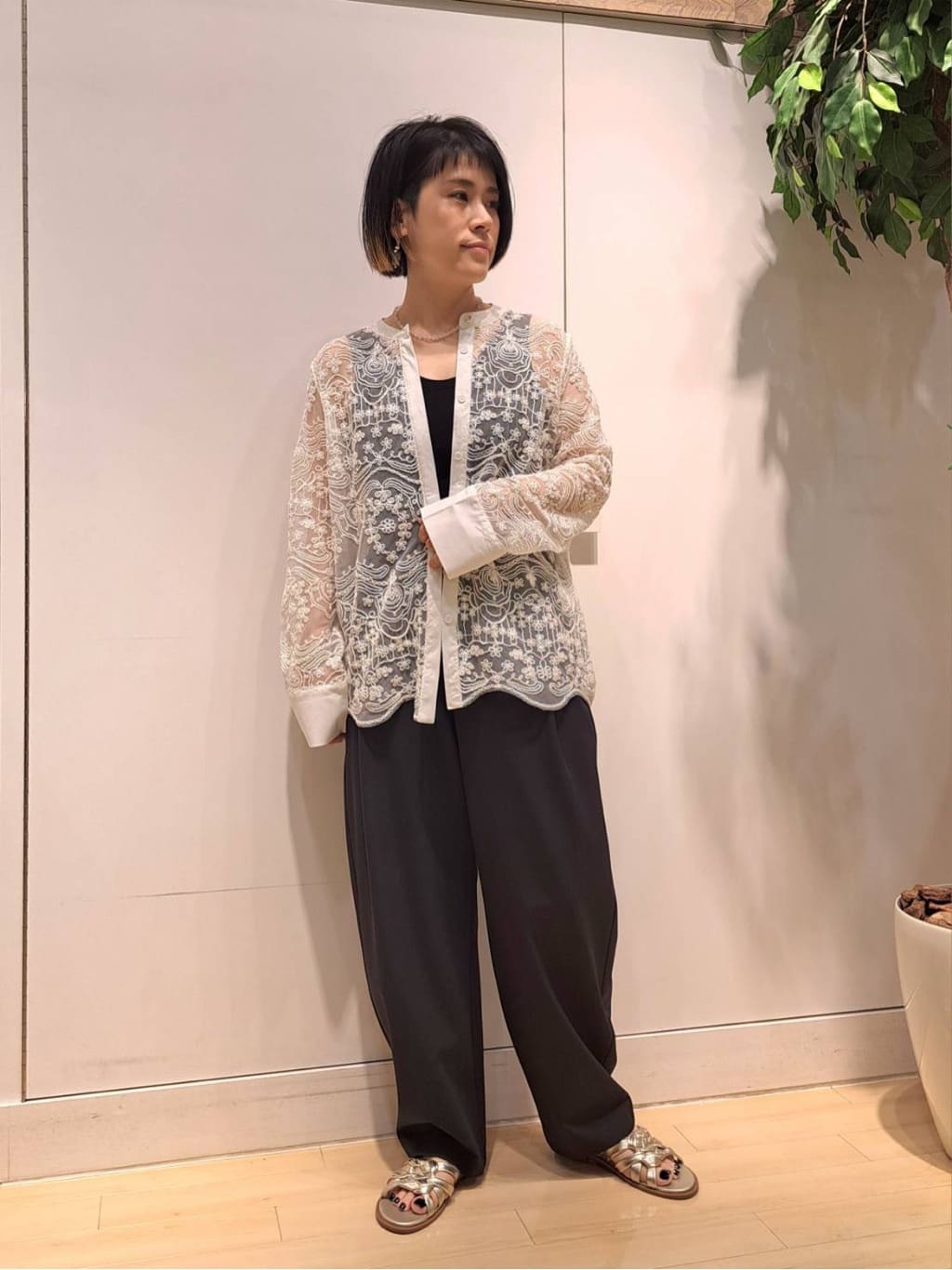 Vinのサイドタックワイドカーブパンツ(gray,black,beige)を使ったコーディネートを紹介します。｜Rakuten Fashion(楽天ファッション／旧楽天ブランドアベニュー)4181406