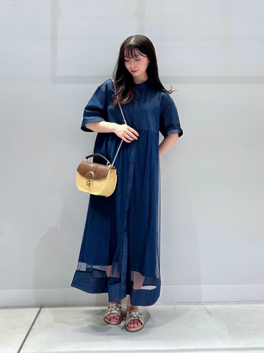 Vinのシアーヘムデニムワンピースを使ったコーディネートを紹介します。｜Rakuten Fashion(楽天ファッション／旧楽天ブランドアベニュー)4182438