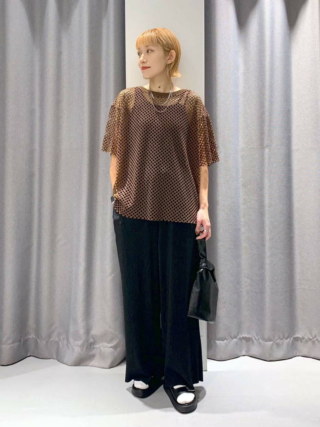 LAKOLEのミニ2WAYチェーンショルダーバッグを使ったコーディネートを紹介します。｜Rakuten Fashion(楽天ファッション／旧楽天ブランドアベニュー)4182995