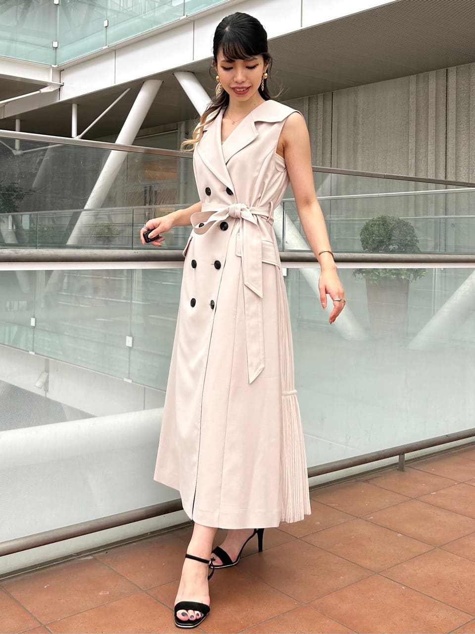 GRACE CONTINENTALのバックプリーツトレンチワンピースを使った 