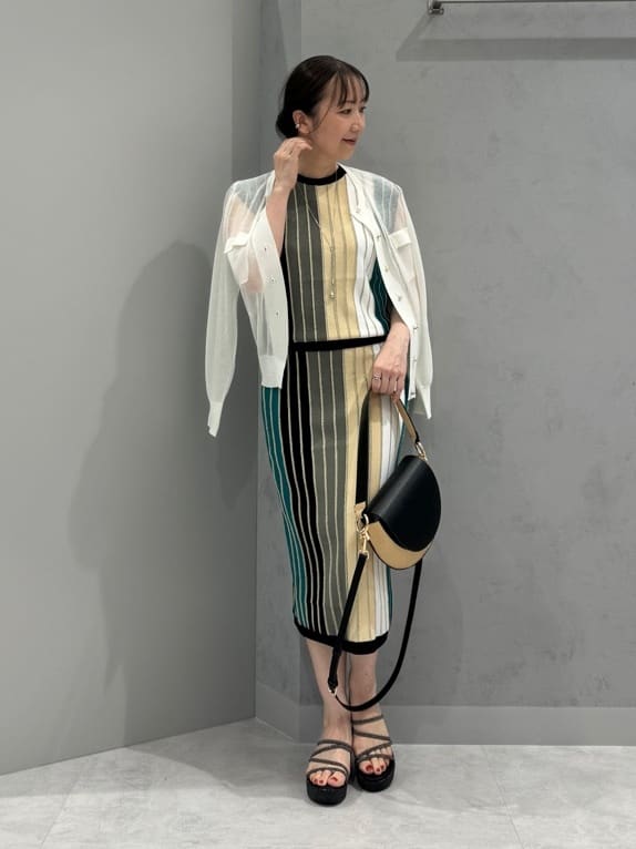 Vinのマルチカラーニットスカートを使ったコーディネートを紹介します。｜Rakuten Fashion(楽天ファッション／旧楽天ブランドアベニュー)4184909