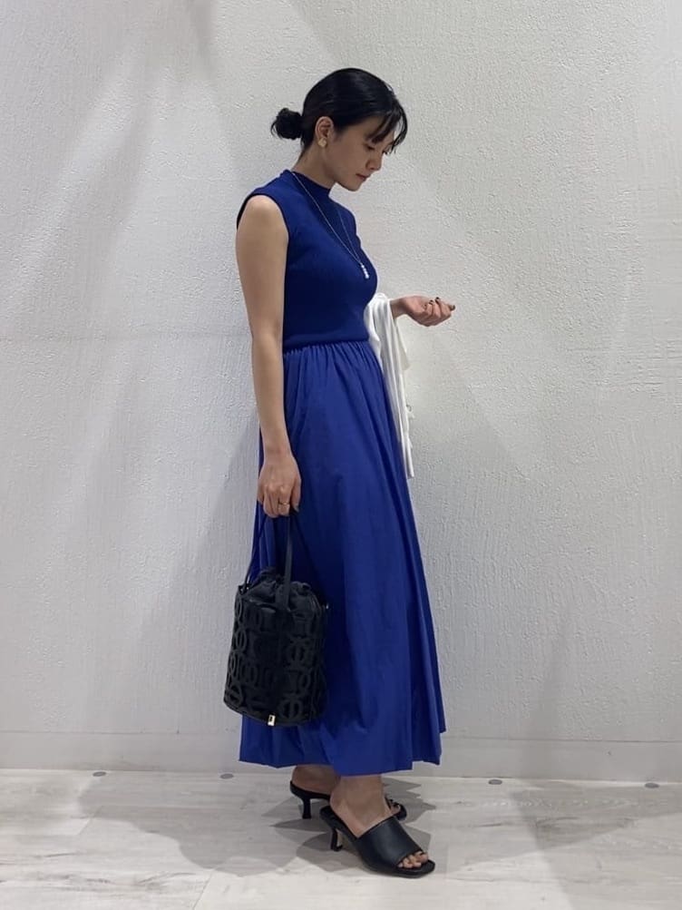 Vinのバルーンシルエットワンピースを使ったコーディネートを紹介します。｜Rakuten Fashion(楽天ファッション／旧楽天ブランドアベニュー)4189353