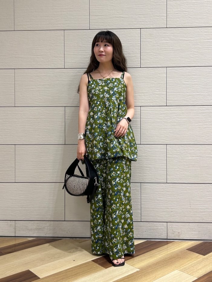 Vinのクロシェ編みクロップドカーディガンを使ったコーディネートを紹介します。｜Rakuten Fashion(楽天ファッション／旧楽天ブランドアベニュー)4192767