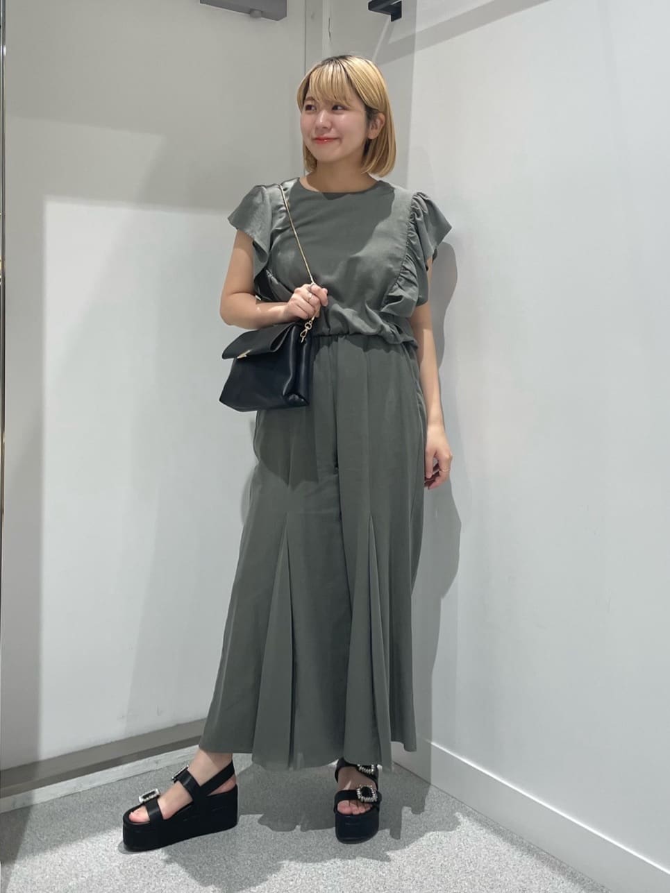 Vinのフェイクレザー ショルダーバッグを使ったコーディネートを紹介します。｜Rakuten Fashion(楽天ファッション／旧楽天ブランドアベニュー)4203384