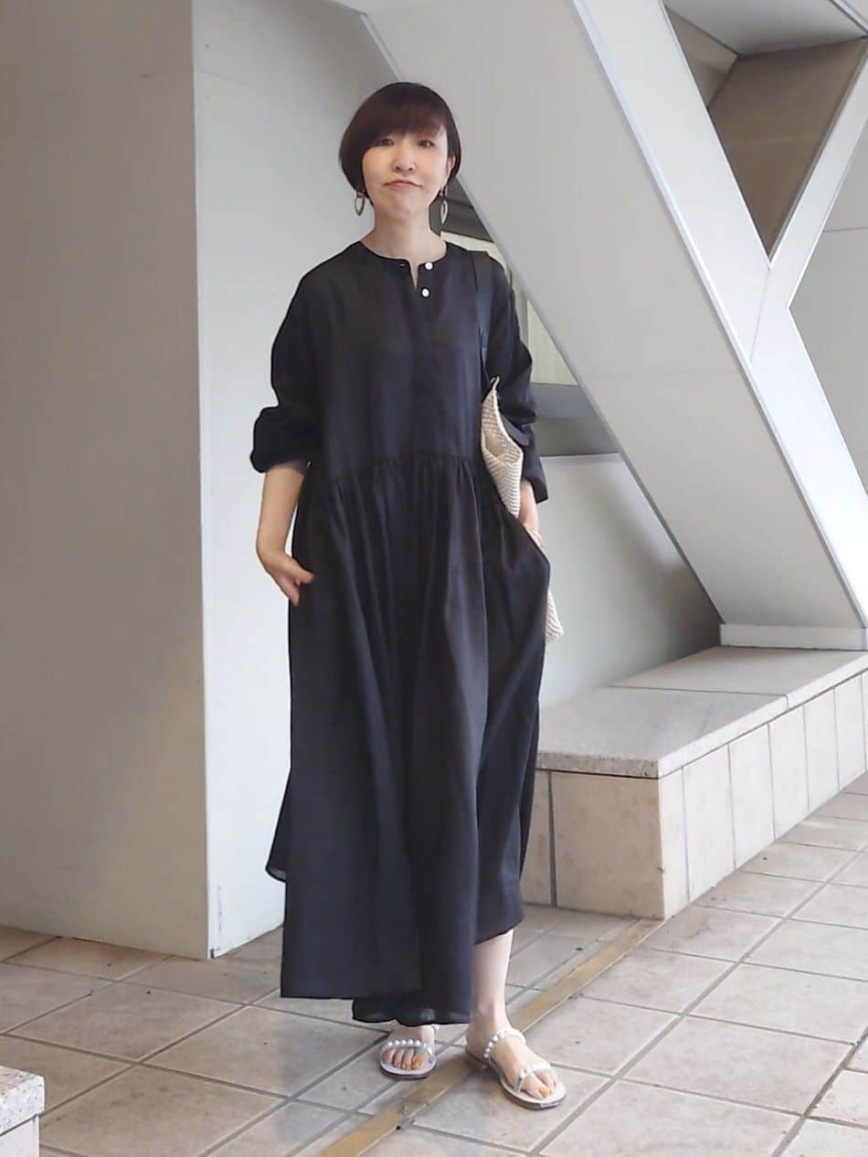 BEARDSLEYの《2サイズ展開》リネンギャザーワンピースを使った  