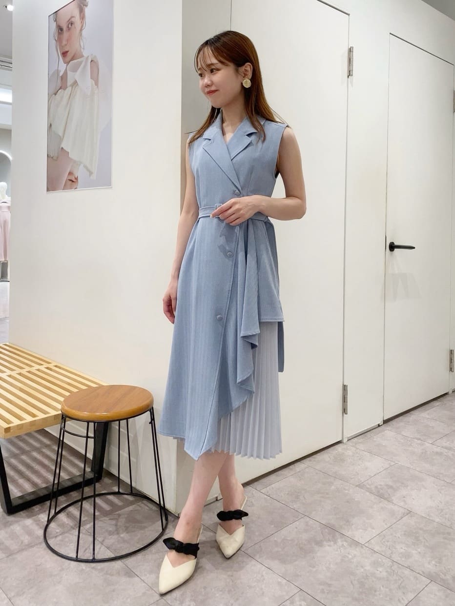 REDYAZELのノースリーブサイドプリーツワンピースを使ったコーディネートを紹介します。｜Rakuten Fashion(楽天ファッション／旧楽天ブランドアベニュー)4209178