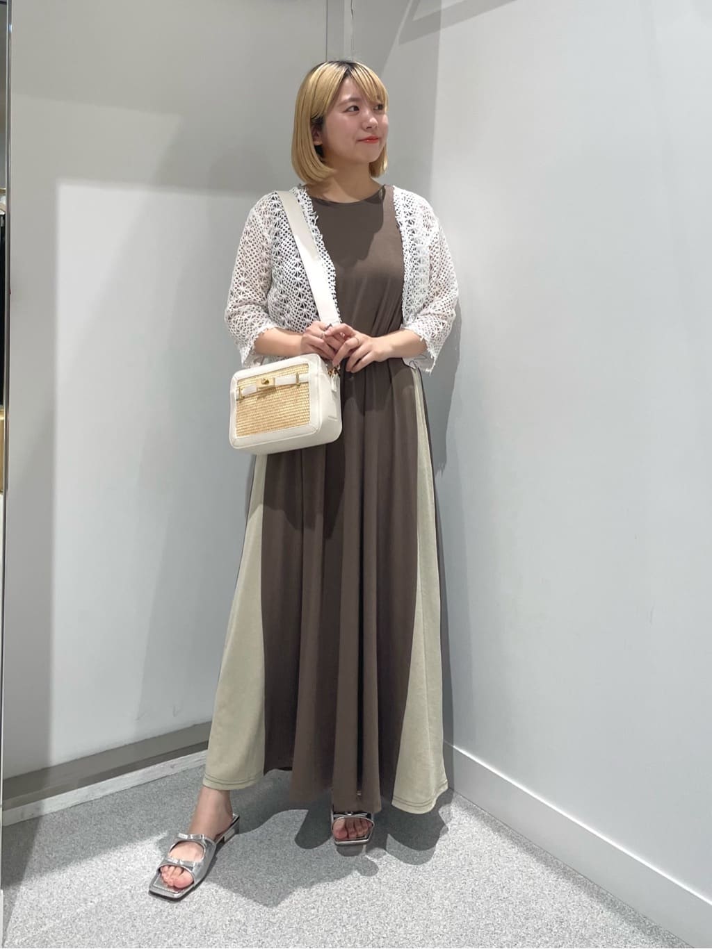 Vinのクロシェ編みクロップドカーディガンを使ったコーディネートを紹介します。｜Rakuten Fashion(楽天ファッション／旧楽天ブランドアベニュー)4213356