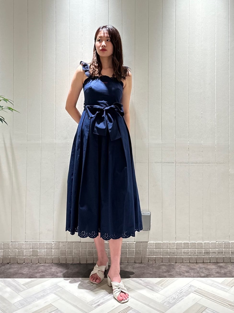 REDYAZELのエンブロイダリーコットンワンピースを使ったコーディネートを紹介します。｜Rakuten Fashion(楽天ファッション／旧楽天ブランドアベニュー)4213522
