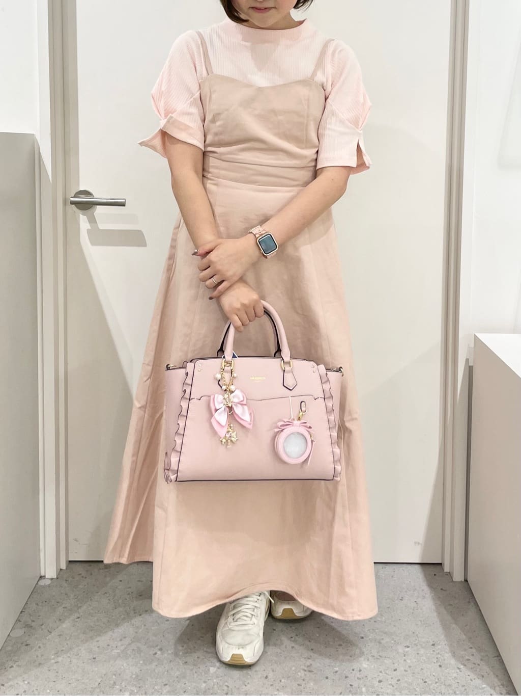 & chouetteの《推し事バッグ》クリアポケット付きトートバッグを使ったコーディネートを紹介します。｜Rakuten Fashion(楽天ファッション／旧楽天ブランドアベニュー)4216812
