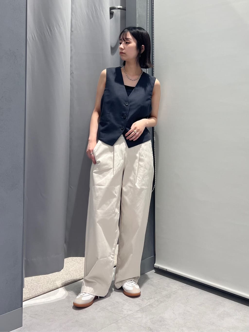 Vinのセルロースリネンショートベストを使ったコーディネートを紹介します。｜Rakuten Fashion(楽天ファッション／旧楽天ブランドアベニュー)4217989