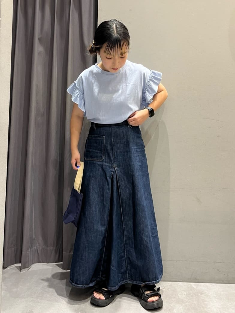 CRAFT STANDARD BOUTIQUEの袖ギャザーフレアプルオーバーを使ったコーディネートを紹介します。｜Rakuten Fashion(楽天ファッション／旧楽天ブランドアベニュー)4218585