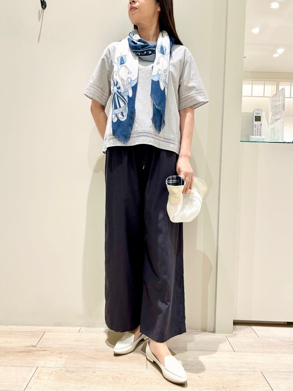 NEWYORKERのライトグログラン ドロストイージーパンツを使ったコーディネートを紹介します。｜Rakuten Fashion(楽天ファッション／旧楽天ブランドアベニュー)4225388