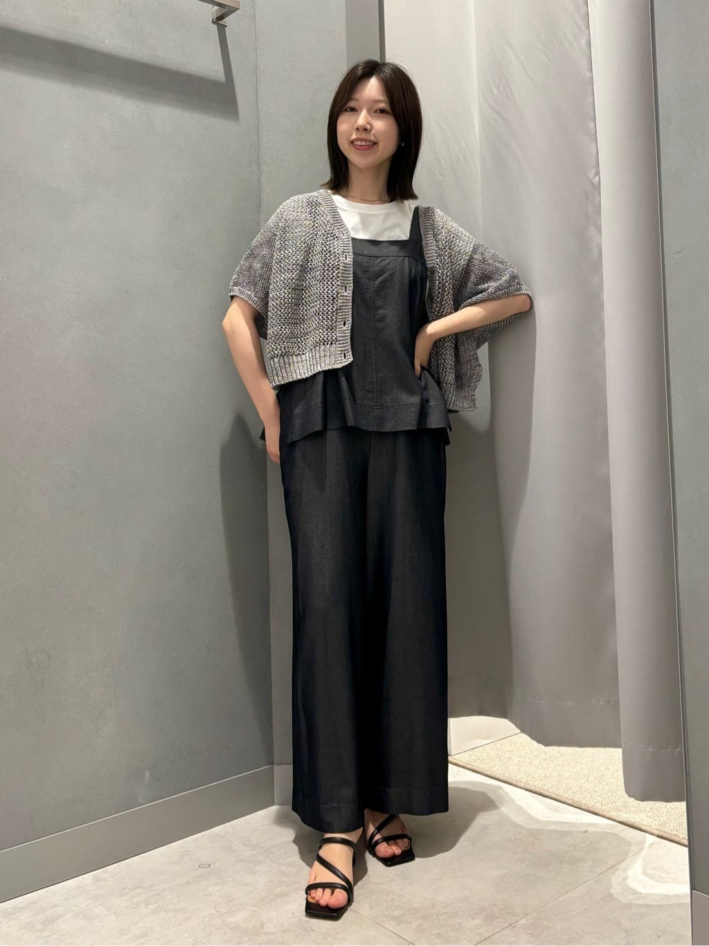 Vinの"Merci"ロゴTシャツを使ったコーディネートを紹介します。｜Rakuten Fashion(楽天ファッション／旧楽天ブランドアベニュー)4227967