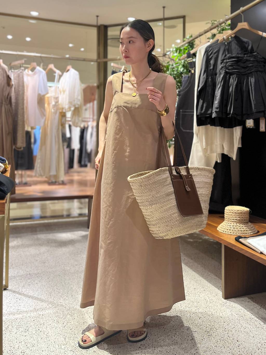 Curensologyのワイドバングルを使ったコーディネートを紹介します。｜Rakuten Fashion(楽天ファッション／旧楽天ブランドアベニュー)4236598