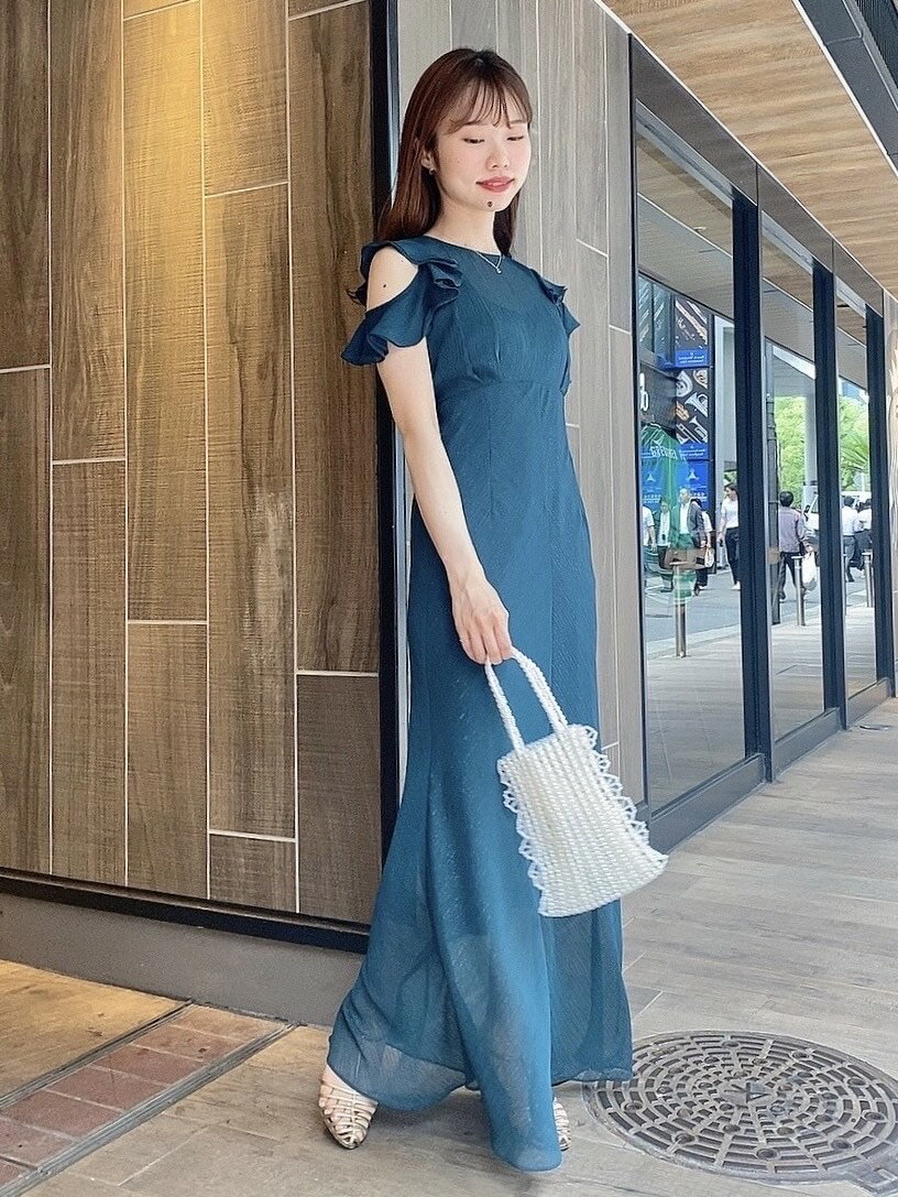 【期間限定値下げ‼︎】deicy♡ラメストライプカットアウトドレス 幻！新宿限定カラーピンクDeicy ラメストライプカットアウト