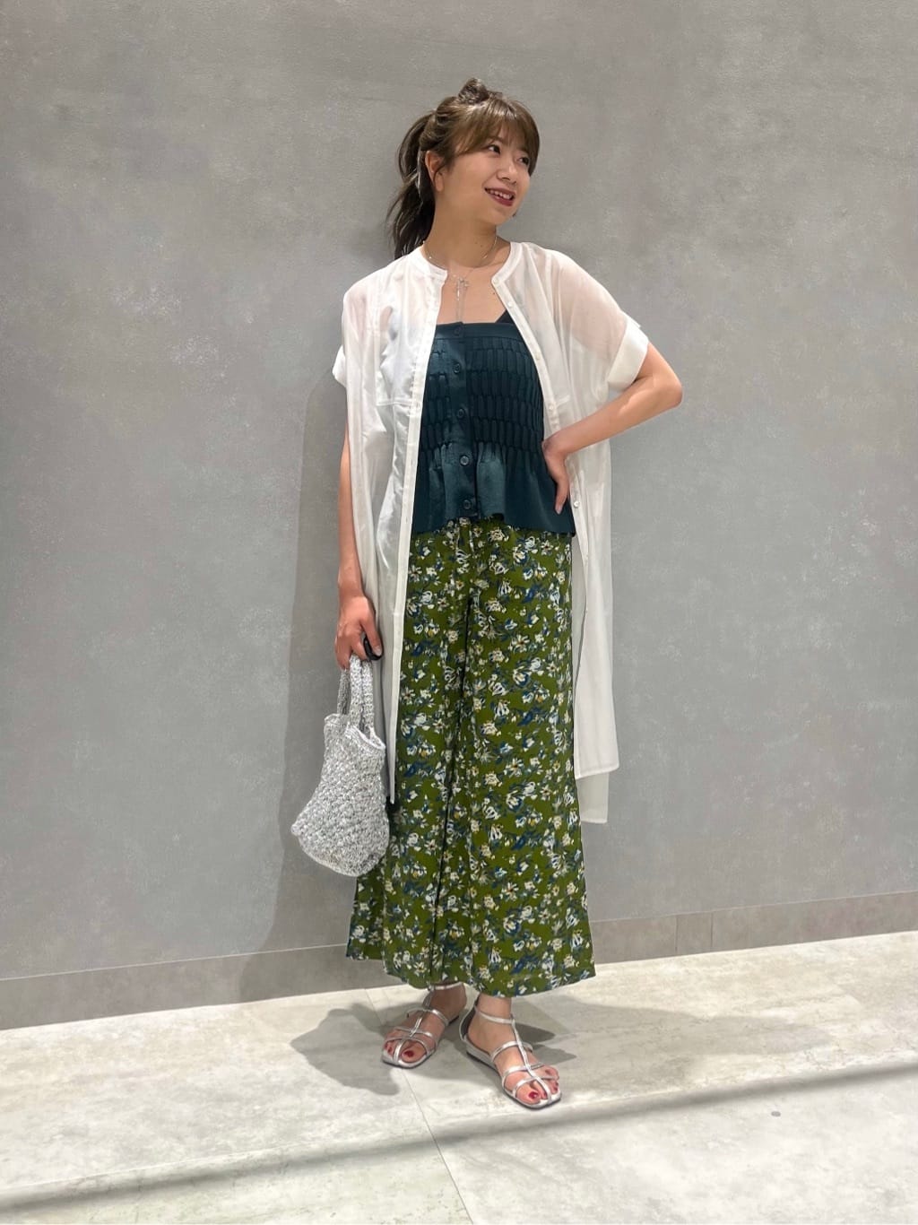 Vinのバンドカラーロングシアーシャツを使ったコーディネートを紹介します。｜Rakuten Fashion(楽天ファッション／旧楽天ブランドアベニュー)4245903