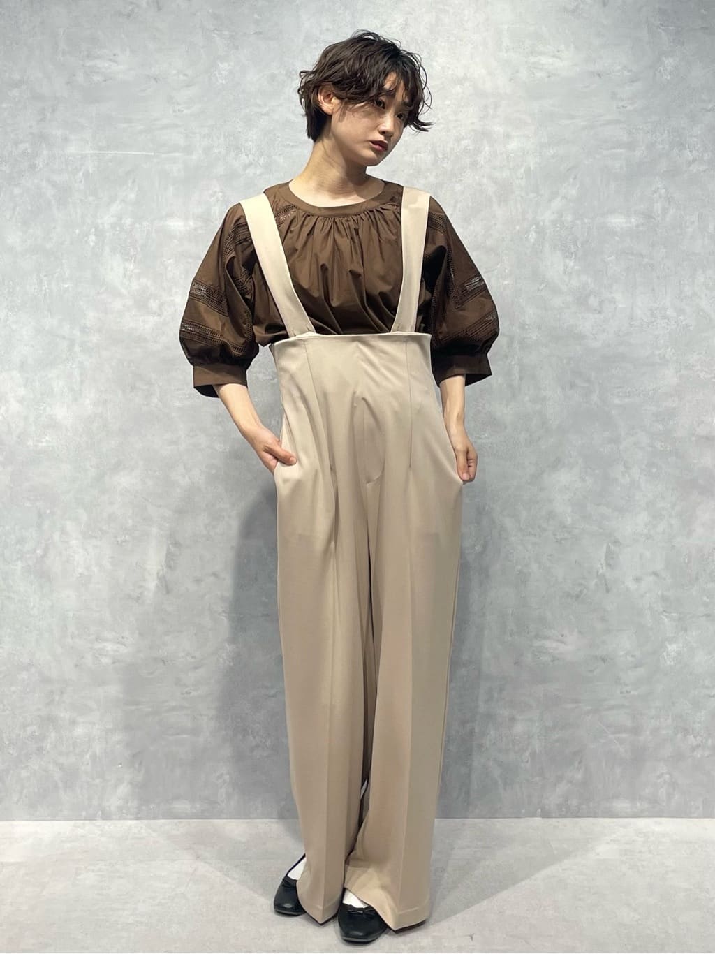 NANO universeのサス付きハイウエストパンツを使ったコーディネートを紹介します。｜Rakuten Fashion(楽天ファッション／旧楽天ブランドアベニュー)4247545