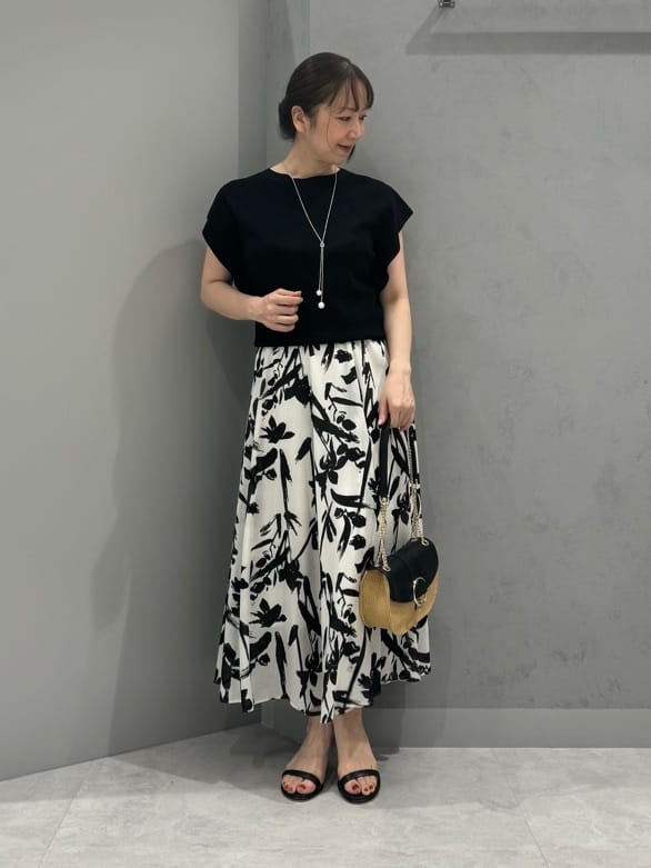 Vinの麻調ボタニカルフレアスカートを使ったコーディネートを紹介します。｜Rakuten Fashion(楽天ファッション／旧楽天ブランドアベニュー)4247964