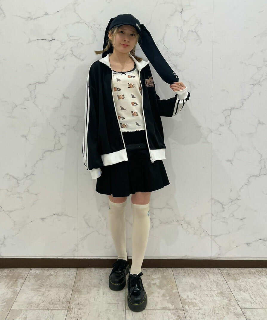 Candy StripperのCROSS BELTED MINI SKIRTを使ったコーディネートを紹介します。｜Rakuten Fashion(楽天ファッション／旧楽天ブランドアベニュー)4250930
