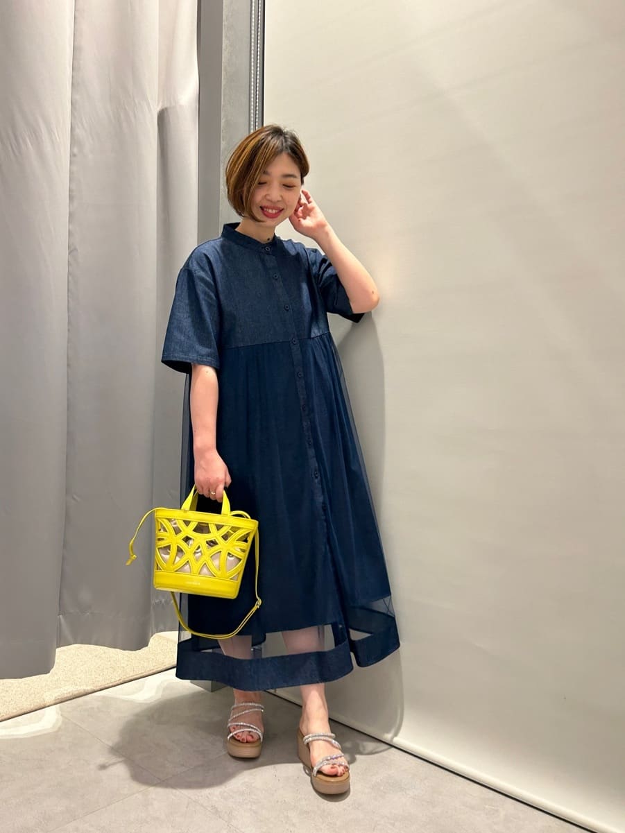 Vinのシアーヘムデニムワンピースを使ったコーディネートを紹介します。｜Rakuten Fashion(楽天ファッション／旧楽天ブランドアベニュー)4253699