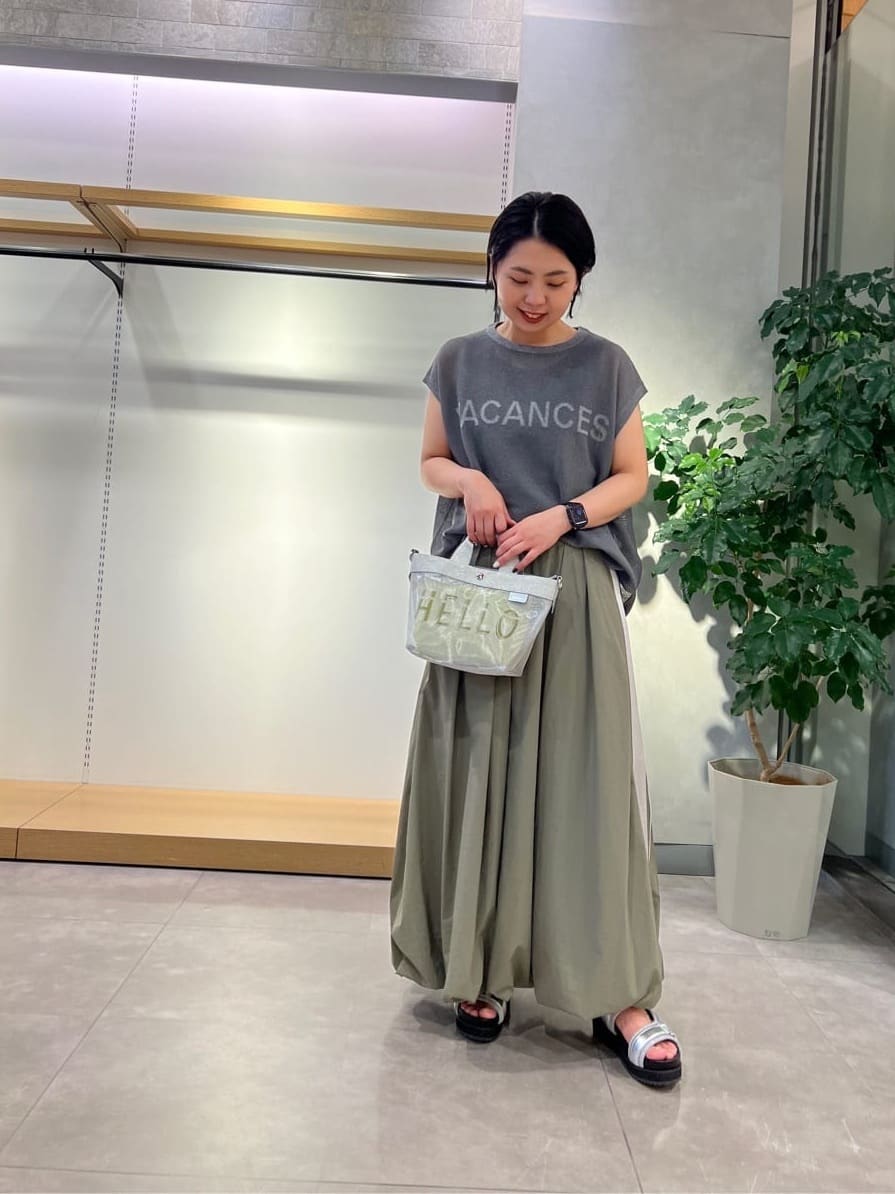 Vinのノースリーブラメロゴニットを使ったコーディネートを紹介します。｜Rakuten Fashion(楽天ファッション／旧楽天ブランドアベニュー)4255182