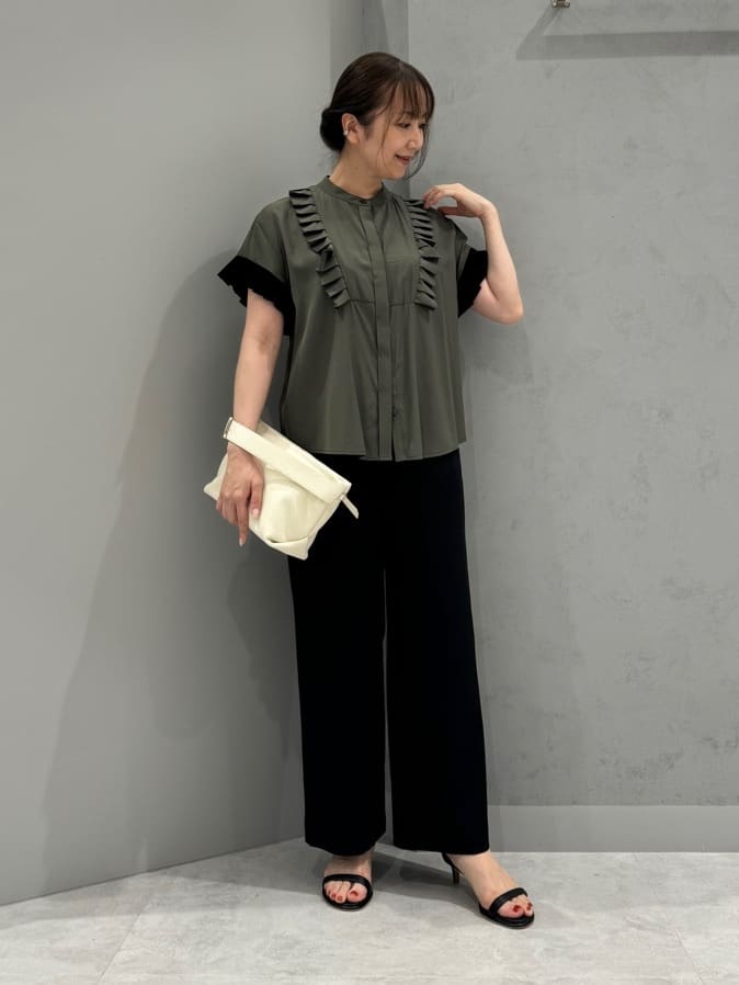 LASUDのワイドストレートスラックスを使ったコーディネートを紹介します。｜Rakuten Fashion(楽天ファッション／旧楽天ブランドアベニュー)4255292