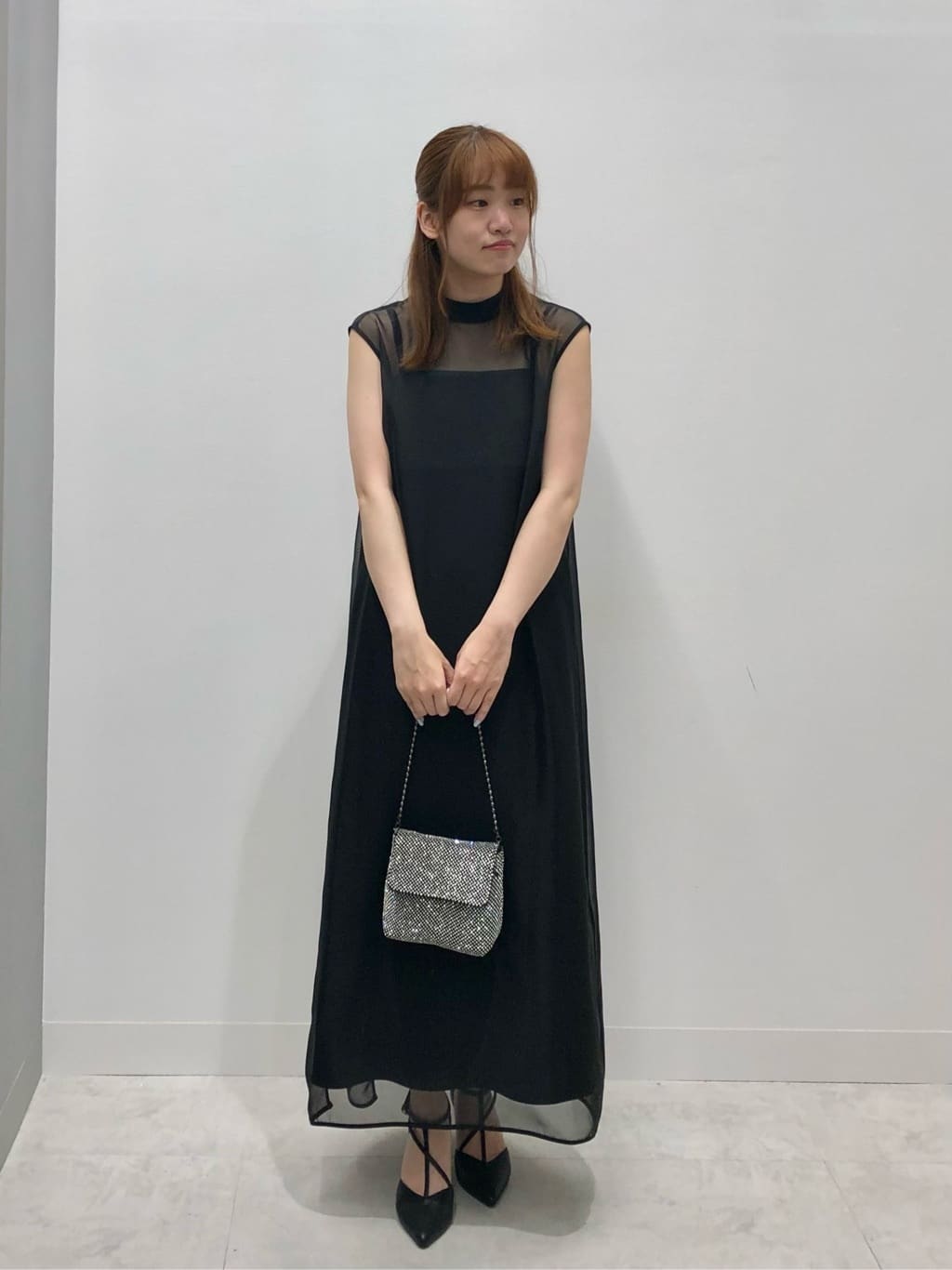 LASUDのシフォンジーロングワンピースを使ったコーディネートを紹介します。｜Rakuten Fashion(楽天ファッション／旧楽天ブランドアベニュー)4255861