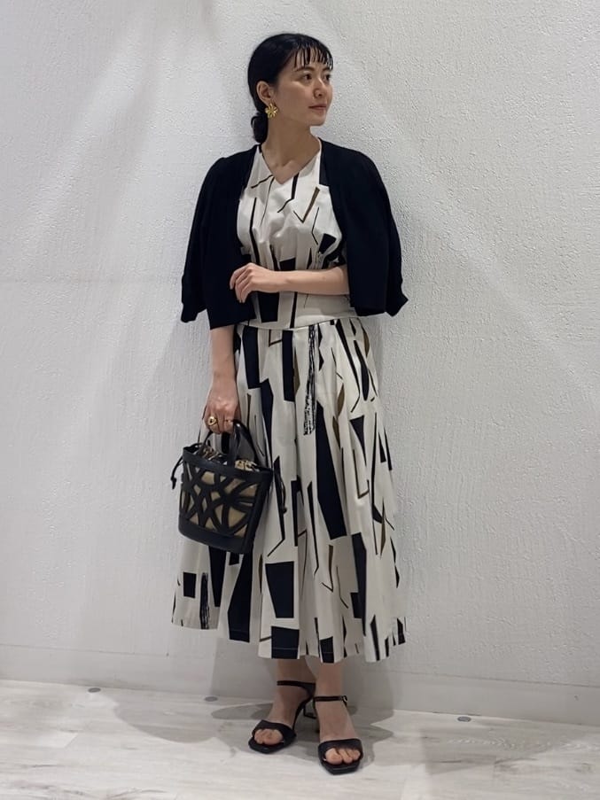 Vinのドルマンショートカーディガンを使ったコーディネートを紹介します。｜Rakuten Fashion(楽天ファッション／旧楽天ブランドアベニュー)4259366