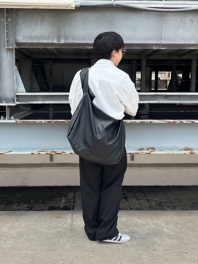 tk.TAKEO KIKUCHIのルーズビッグショルダーバッグ/たすき掛け/ビッグ/A3サイズ収納可能を使ったコーディネートを紹介します。｜Rakuten Fashion(楽天ファッション／旧楽天ブランドアベニュー)4261669