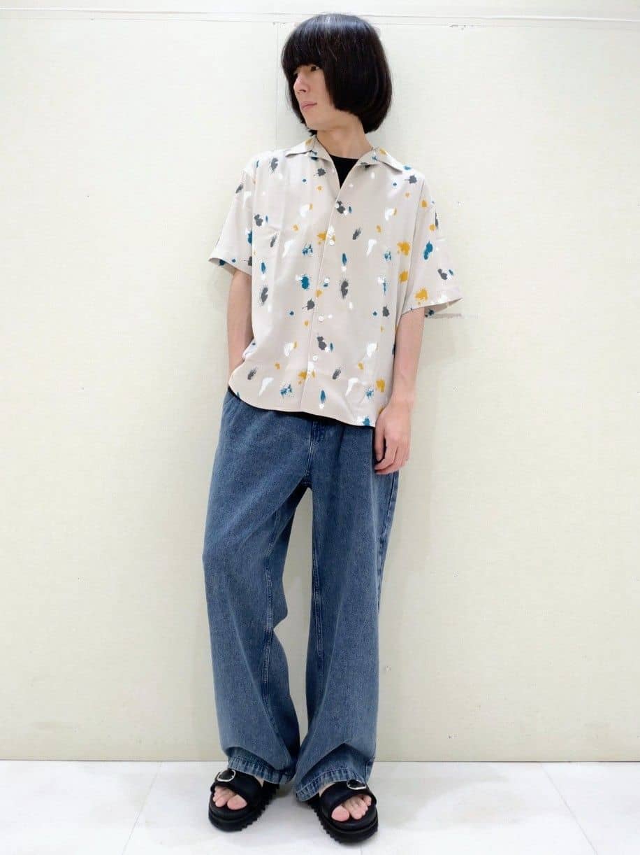 tk.TAKEO KIKUCHIのペイント柄シャツを使ったコーディネートを紹介します。｜Rakuten Fashion(楽天ファッション／旧楽天ブランドアベニュー)4261721
