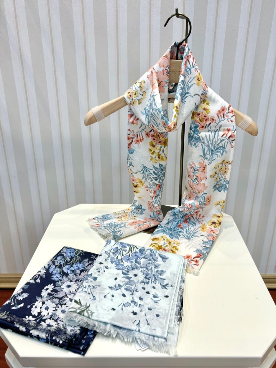LAURA ASHLEYのメーガン柄 UVストールを使ったコーディネートを紹介します。｜Rakuten Fashion(楽天ファッション／旧楽天ブランドアベニュー)4262665