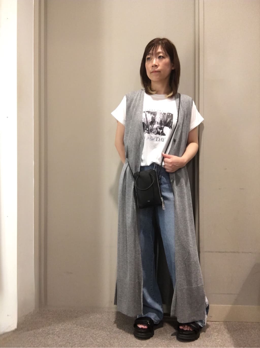 LASUDのボタニカルフォトプリントロゴTを使ったコーディネートを紹介します。｜Rakuten Fashion(楽天ファッション／旧楽天ブランドアベニュー)4262936