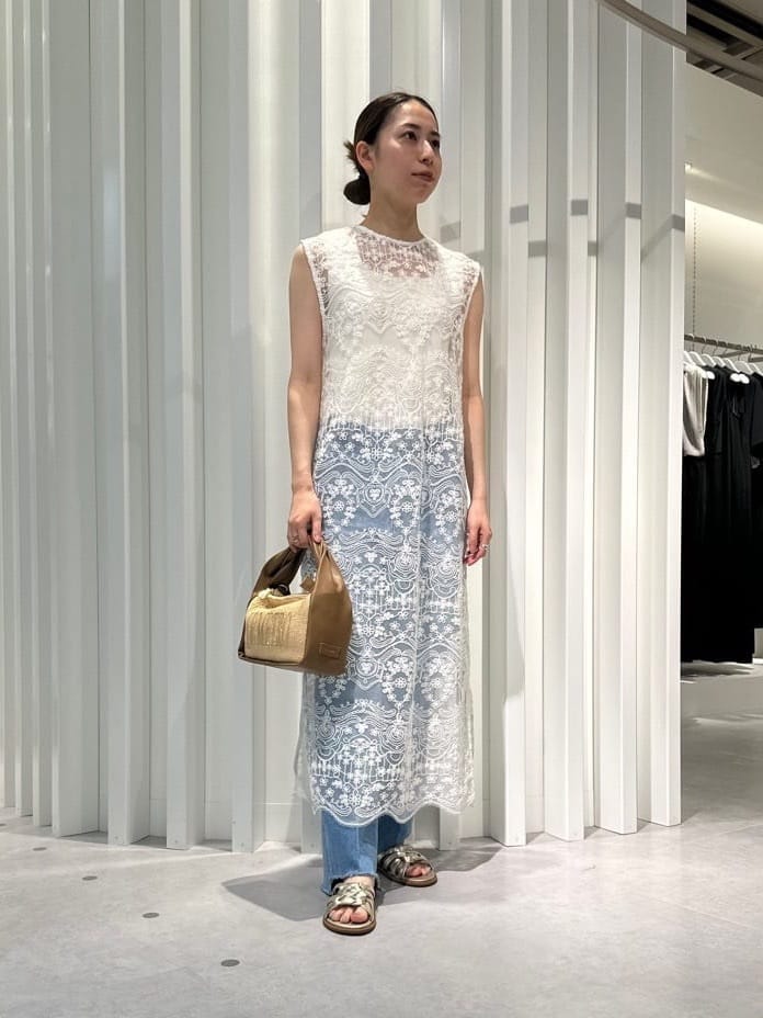 Vinのカットオフフレアデニムパンツを使ったコーディネートを紹介します。｜Rakuten Fashion(楽天ファッション／旧楽天ブランドアベニュー)4274995