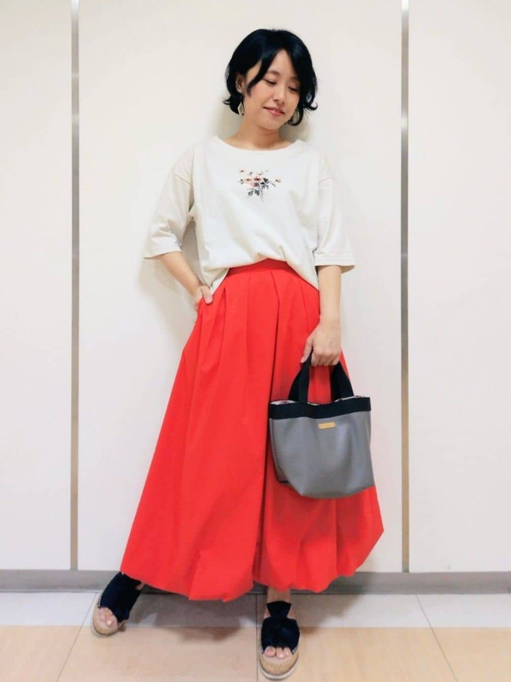 LAURA ASHLEYの【ウエストゴム】ドロストバルーンスカートを使ったコーディネートを紹介します。｜Rakuten Fashion(楽天ファッション／旧楽天ブランドアベニュー)4280245