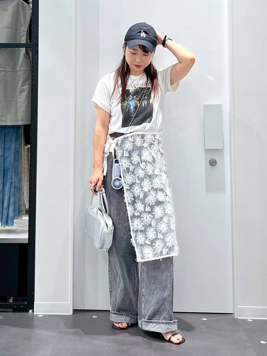 LAKOLEのスクエアボストンショルダーバッグを使ったコーディネートを紹介します。｜Rakuten Fashion(楽天ファッション／旧楽天ブランドアベニュー)4280548