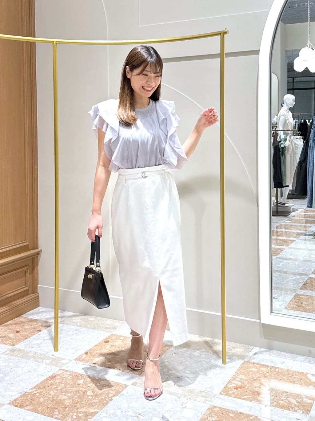 La boutique BonBonの【美シルエット・3サイズ展開】ベルト付きナロー 