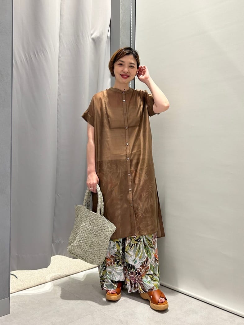 Vinのバンドカラーロングシアーシャツを使ったコーディネートを紹介します。｜Rakuten Fashion(楽天ファッション／旧楽天ブランドアベニュー)4285106