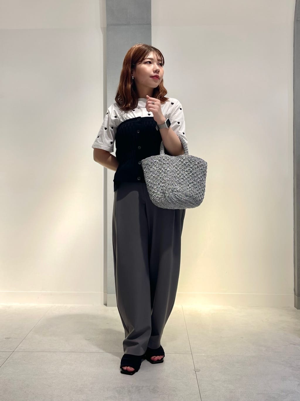 Vinのサイドタックワイドカーブパンツ(gray,black,beige)を使ったコーディネートを紹介します。｜Rakuten Fashion(楽天ファッション／旧楽天ブランドアベニュー)4286349