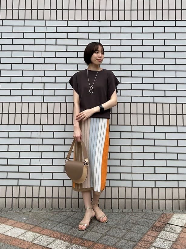 Vinのマルチカラーニットスカートを使ったコーディネートを紹介します。｜Rakuten Fashion(楽天ファッション／旧楽天ブランドアベニュー)4288651