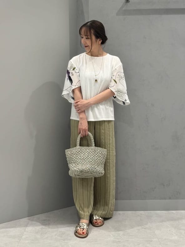 Vinのペイントフラワープリントカットソーを使ったコーディネートを紹介します。｜Rakuten Fashion(楽天ファッション／旧楽天ブランドアベニュー)4291487