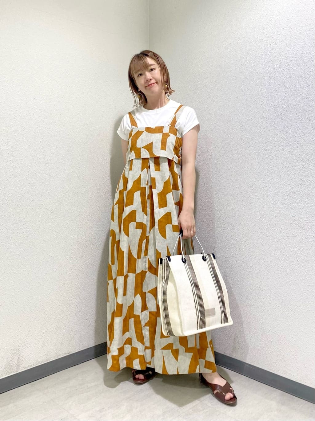 LASUDの"Merci"ロゴTシャツを使ったコーディネートを紹介します。｜Rakuten Fashion(楽天ファッション／旧楽天ブランドアベニュー)4291501