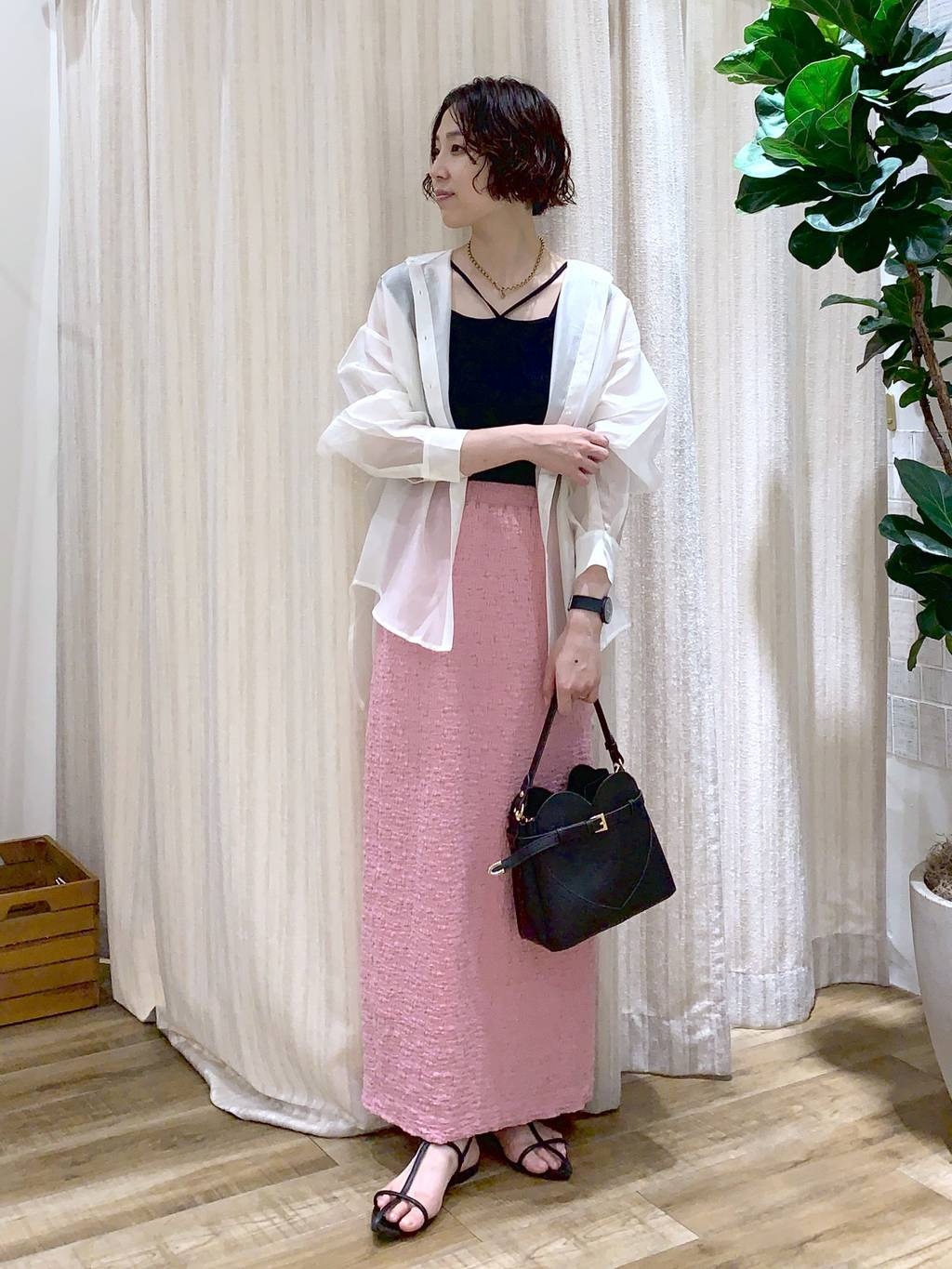 mysty womanの【豊富な7色展開/WEB限定カラーあり!】テクスチャーカットナロースカートを使ったコーディネートを紹介します。｜Rakuten Fashion(楽天ファッション／旧楽天ブランドアベニュー)4293680