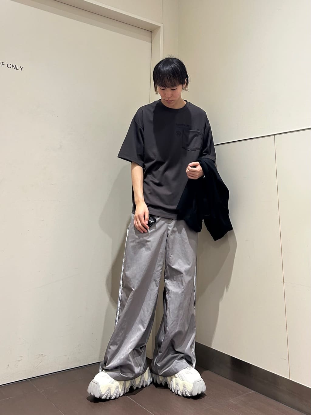 tk.TAKEO KIKUCHIのノーティスレタードエンブロTシャツを使ったコーディネートを紹介します。｜Rakuten Fashion(楽天ファッション／旧楽天ブランドアベニュー)4294748