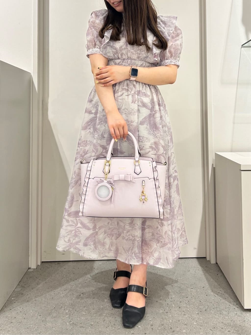 & chouetteの《推し事バッグ》クリアポケット付きトートバッグを使ったコーディネートを紹介します。｜Rakuten Fashion(楽天ファッション／旧楽天ブランドアベニュー)4295224