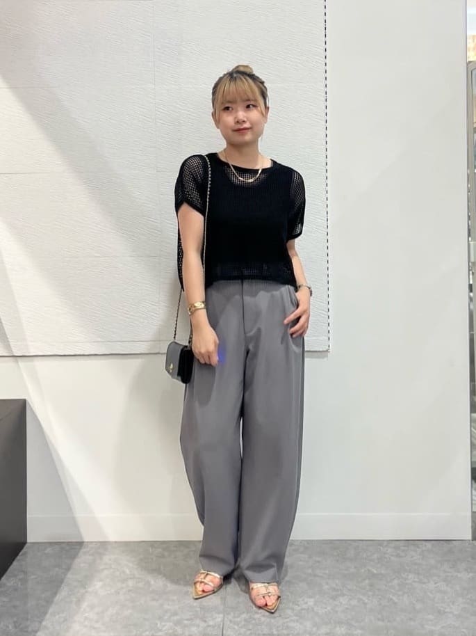 Vinのサイドタックワイドカーブパンツ(gray,black,beige)を使ったコーディネートを紹介します。｜Rakuten Fashion(楽天ファッション／旧楽天ブランドアベニュー)4300829