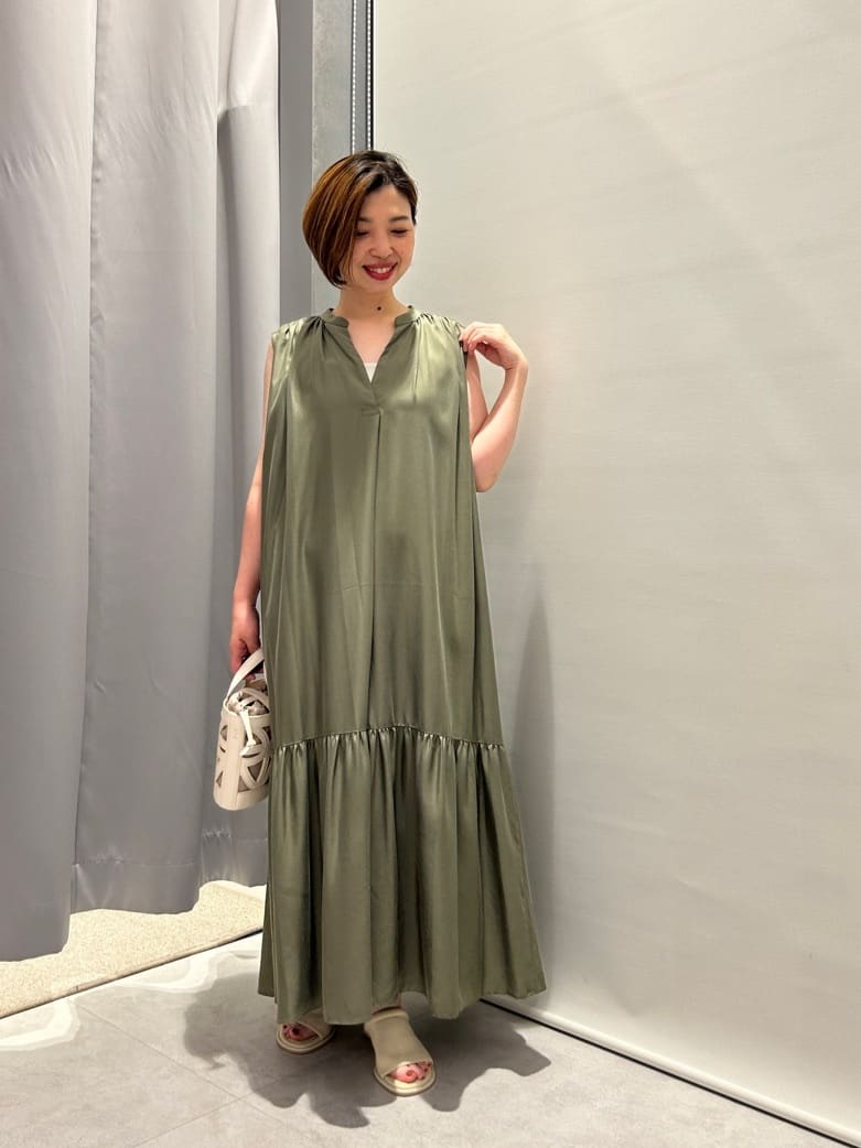 LASUDのキュプラツイルティアードワンピースを使ったコーディネートを紹介します。｜Rakuten Fashion(楽天ファッション／旧楽天ブランドアベニュー)4301928